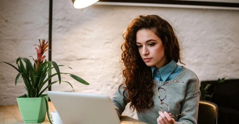 woman on computer in cafe working online